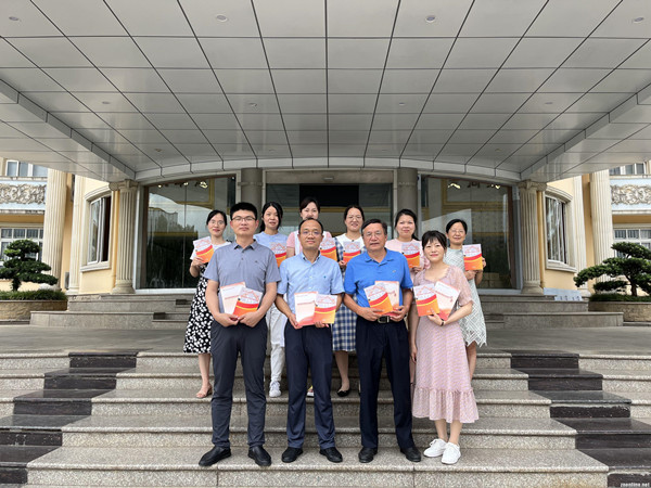beat365在线唯一官网“中国乡村振兴研究院”主编的社区治理培训教材被民政厅采纳(图1)