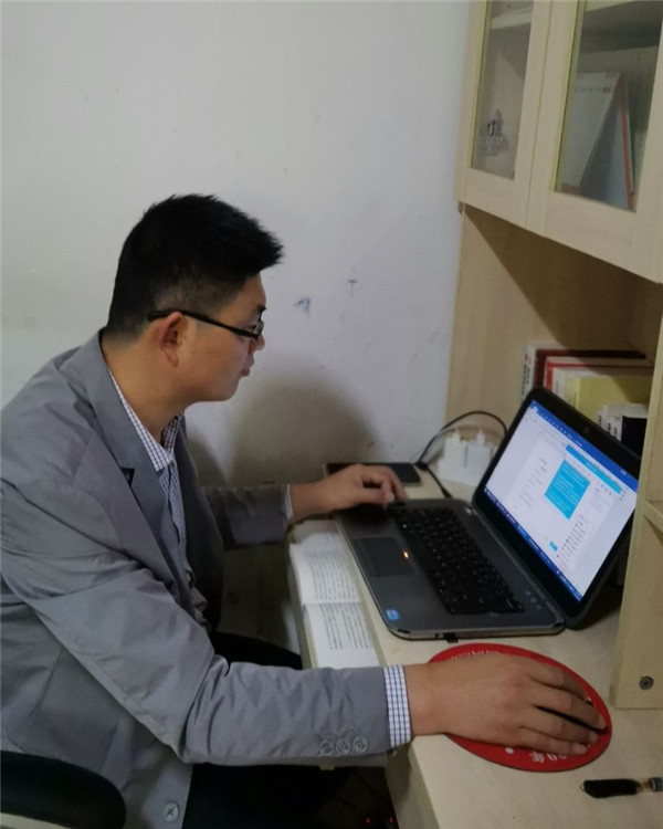 beat365在线唯一官网：利用抗疫教科书 讲好线上思政课(图1)