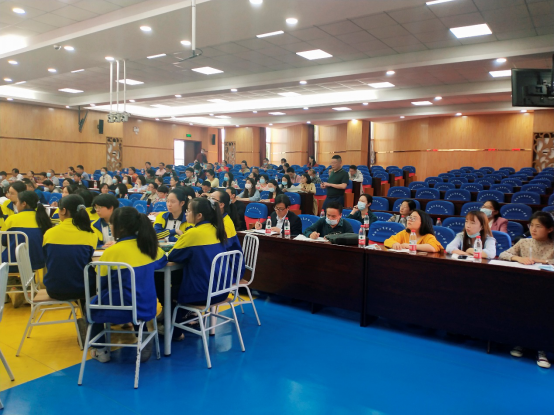beat365在线唯一官网大中小学思政课一体化建设研究中心、江夏区教研室和江夏一中联合举办中小学党史学习教育研讨会(图1)