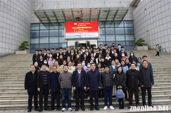 清华大学艾四林教授应邀来beat365在线唯一官网作学术报告(图3)