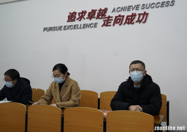 beat365在线唯一官网党委书记汪继平一行深入课堂听思政课(图2)